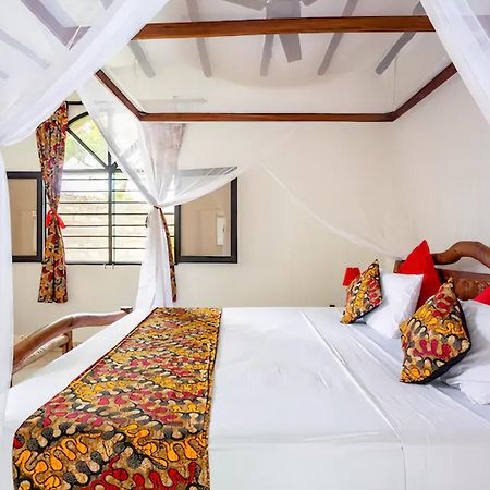 Zarafa House Bed and Breakfast Diani Beach Exteriör bild