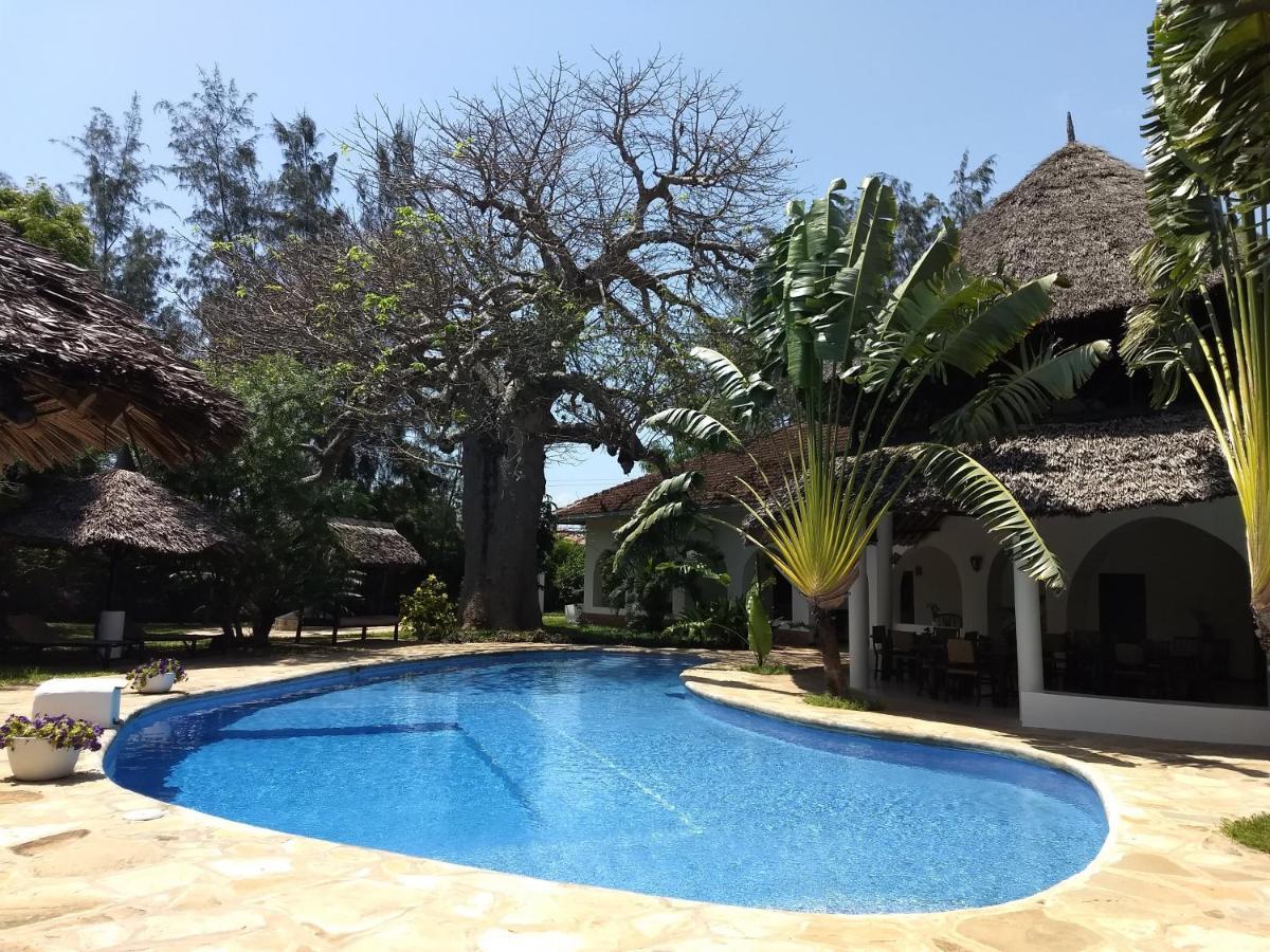 Zarafa House Bed and Breakfast Diani Beach Exteriör bild