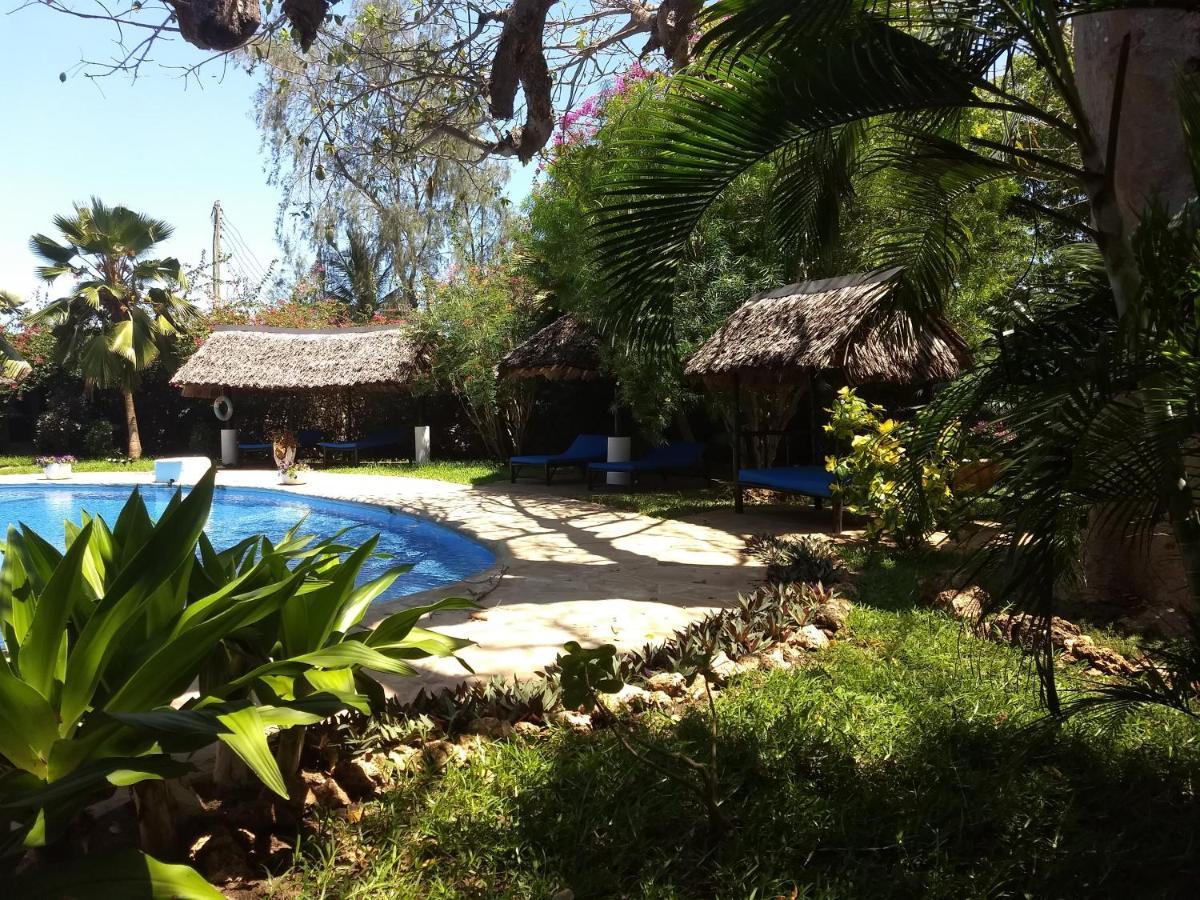 Zarafa House Bed and Breakfast Diani Beach Exteriör bild