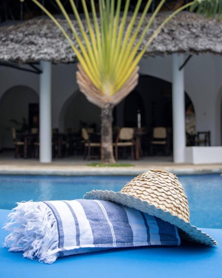 Zarafa House Bed and Breakfast Diani Beach Exteriör bild