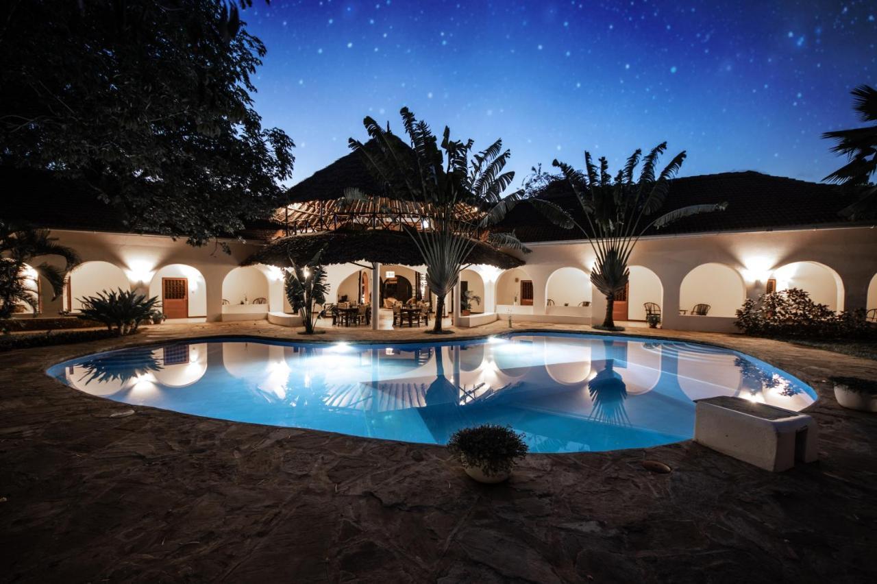 Zarafa House Bed and Breakfast Diani Beach Exteriör bild