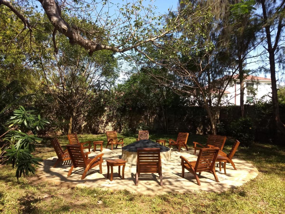 Zarafa House Bed and Breakfast Diani Beach Exteriör bild