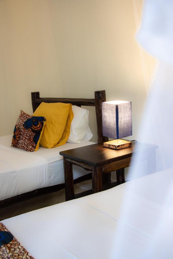 Zarafa House Bed and Breakfast Diani Beach Exteriör bild