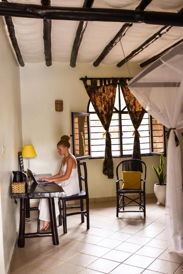 Zarafa House Bed and Breakfast Diani Beach Exteriör bild