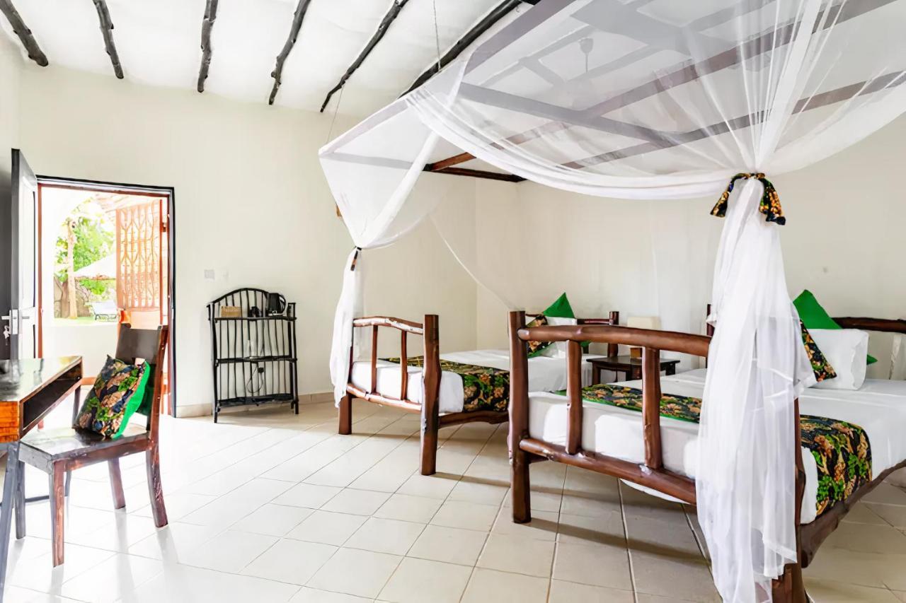 Zarafa House Bed and Breakfast Diani Beach Exteriör bild