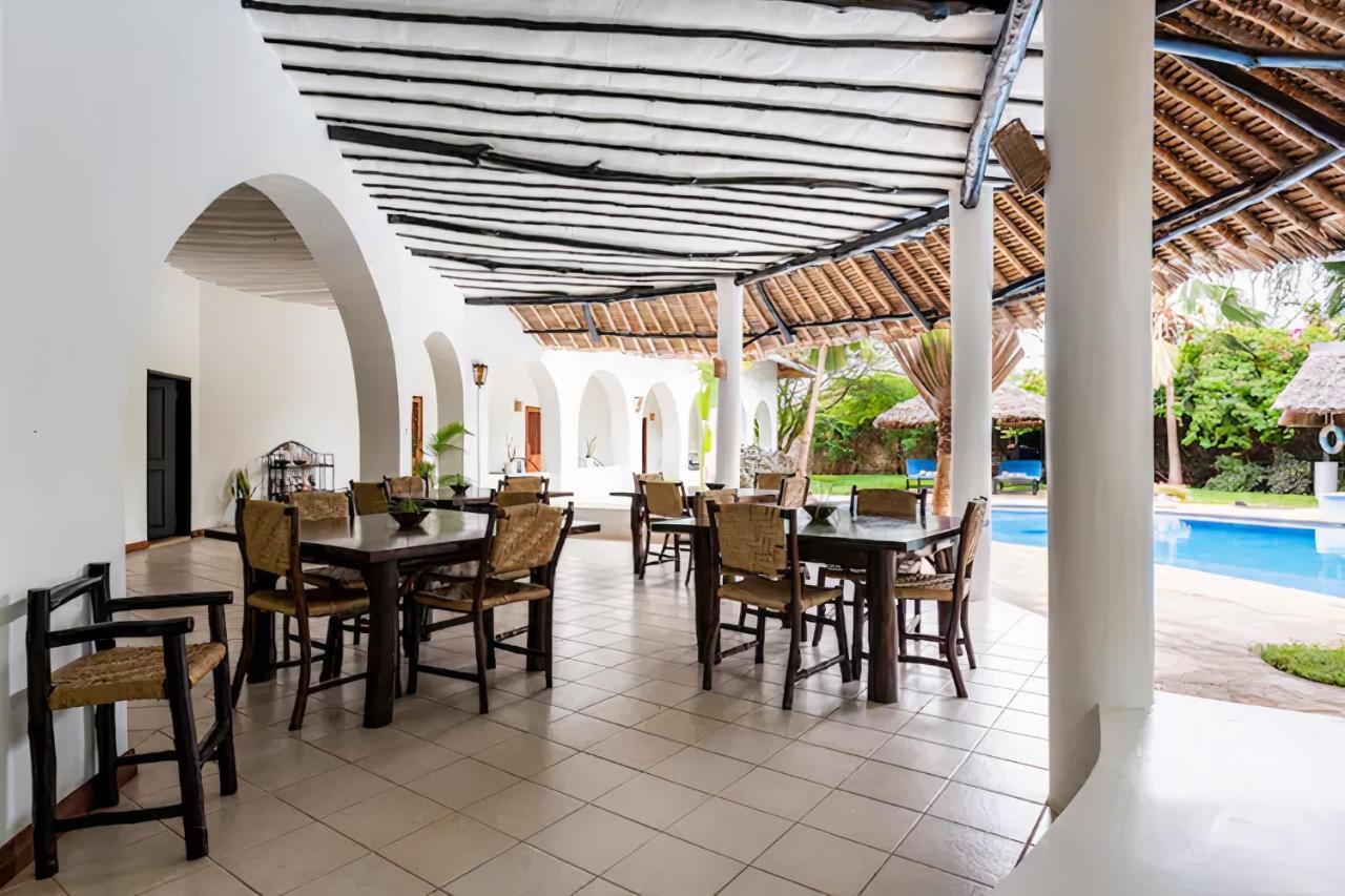 Zarafa House Bed and Breakfast Diani Beach Exteriör bild