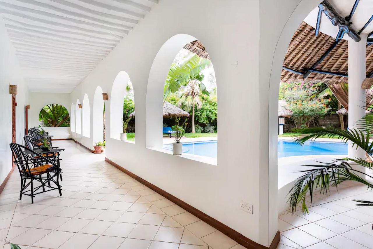 Zarafa House Bed and Breakfast Diani Beach Exteriör bild
