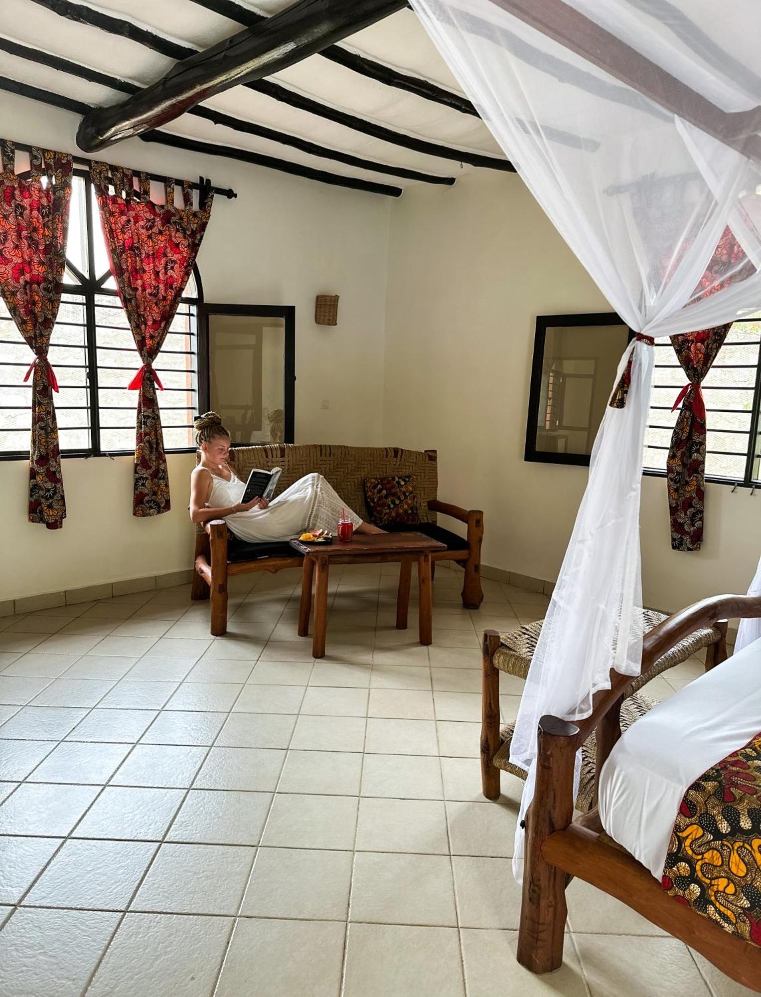 Zarafa House Bed and Breakfast Diani Beach Exteriör bild