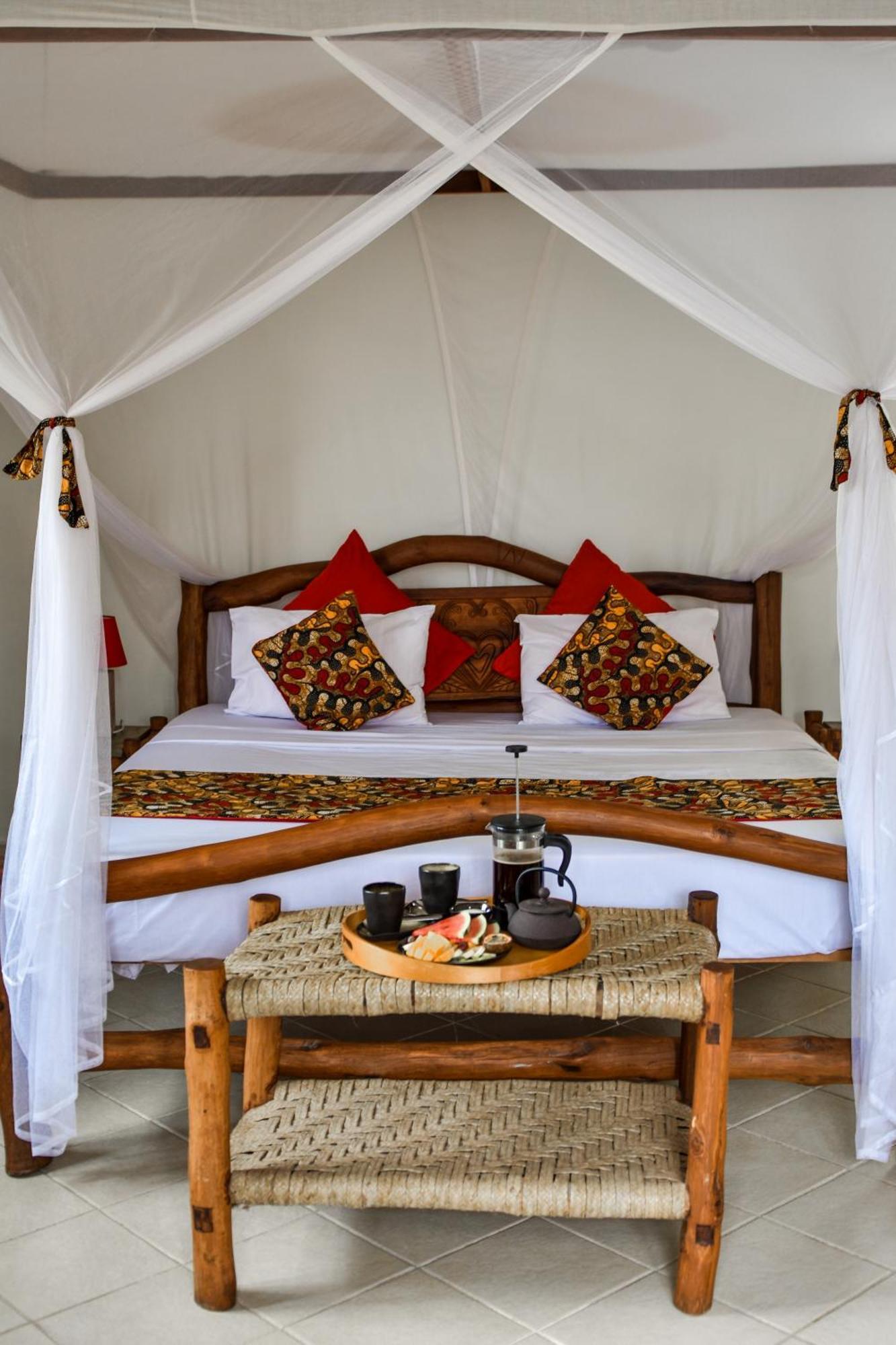 Zarafa House Bed and Breakfast Diani Beach Exteriör bild
