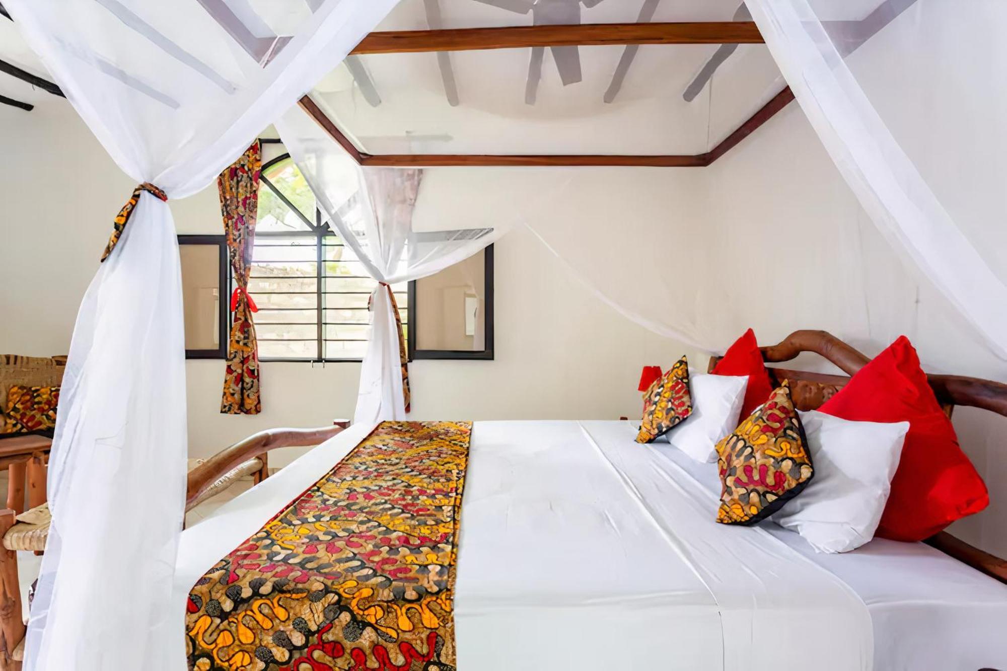 Zarafa House Bed and Breakfast Diani Beach Exteriör bild